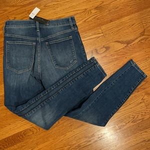 NWT Banana Republic Curvy High Rise Skinny Jeans w/ Side Piping